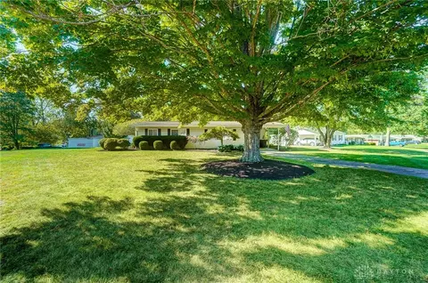 104 Upper Hillside Dr, Bellbrook, OH 45305 photo 2