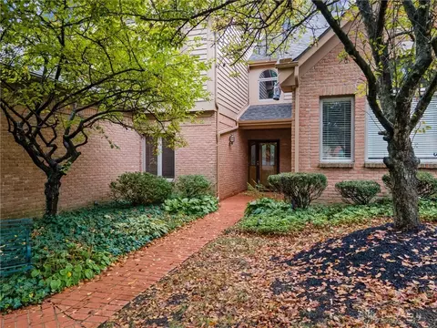 802 Timberlake Ct, Dayton, OH 45429