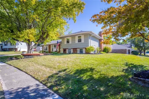 10 Bramblebush Ln, Springboro, OH 45066