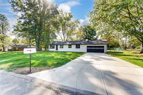 540 Clareridge Ln, Centerville, OH 45458