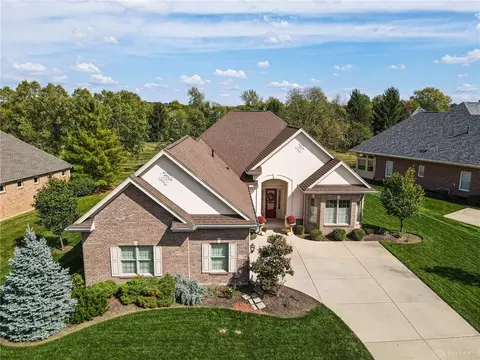 1258 Club View Dr, Centerville, OH 45458