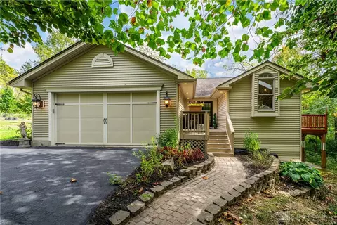 2104 Regent Park Dr, Bellbrook, OH 45305