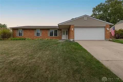 1039 Crestwood Hills Dr, Vandalia, OH 45377
