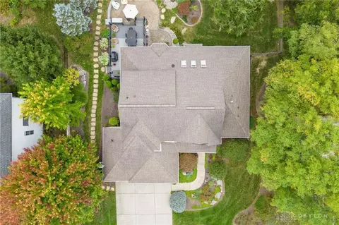 209 Crown Point Dr, Centerville, OH 45458 photo 4
