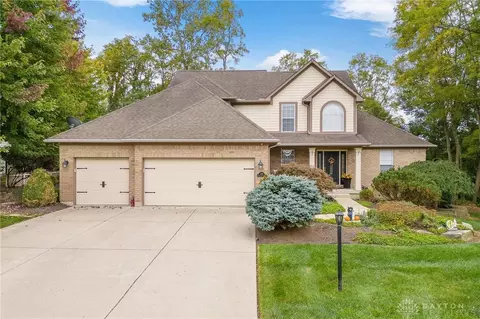 209 Crown Point Dr, Centerville, OH 45458
