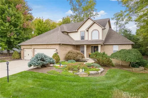 209 Crown Point Dr, Centerville, OH 45458 photo 2