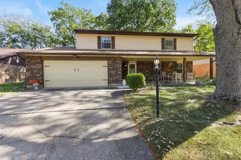 8930 Willowgate Ln, Huber Heights, OH 45424