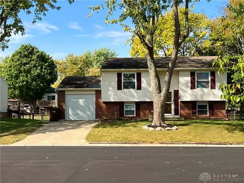 104 Walden Farm Cir, Englewood, OH 45322