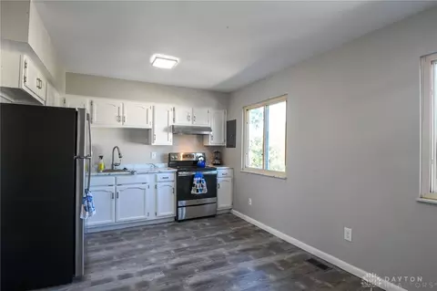 2260 Coach Dr #E, Dayton, OH 45440 photo 6