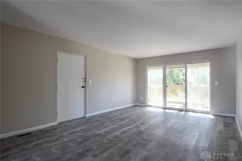2260 Coach Dr #E, Dayton, OH 45440 photo 4
