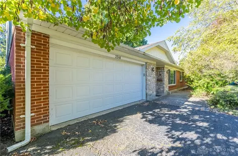 2248 Belloak Dr, Kettering, OH 45440