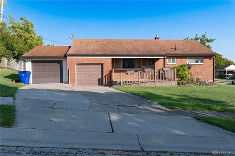 30 Berkshire Ct, Hamilton, OH 45013