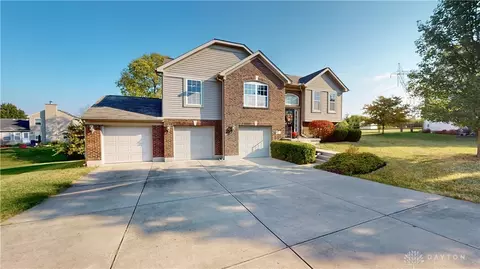 112 Ascot Glen Dr, Franklin, OH 45005