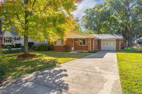 128 W Greenview Dr, Dayton, OH 45415