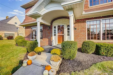 328 E Walnut St, Covington, OH 45318 photo 4