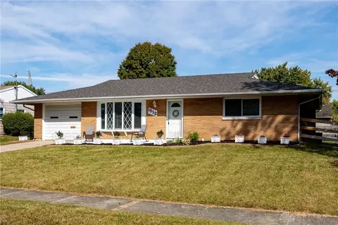 1512 Marinette Dr, Springfield, OH 45503 photo 3