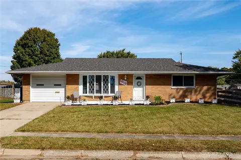 1512 Marinette Dr, Springfield, OH 45503 photo 2