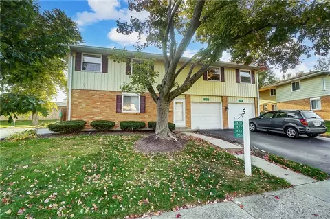 1672 Mars Hill Dr, West Carrollton, OH 45449