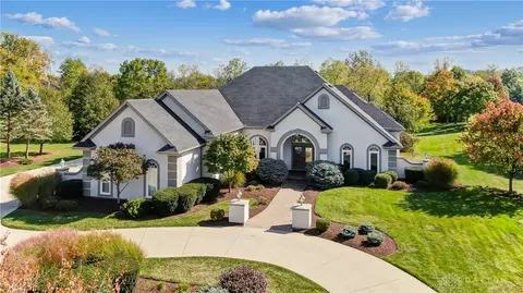 1210 Waters Edge Dr, Centerville, OH 45458