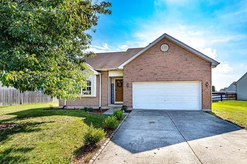 8671 Gingerwood Ct, Franklin, OH 45005
