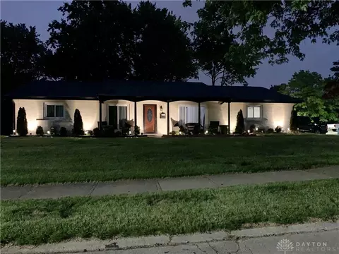 2817 Parklawn Dr, Dayton, OH 45440