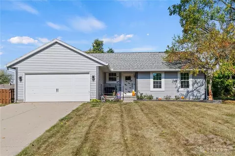 325 Royal Wood Ct, Vandalia, OH 45377