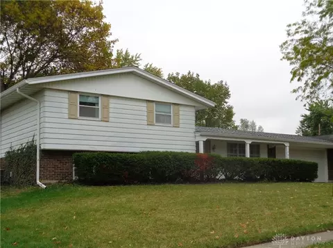 504 Warm Springs Dr, Fairborn, OH 45324