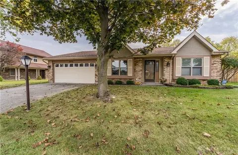 8870 Willowgate Ln, Huber Heights, OH 45424