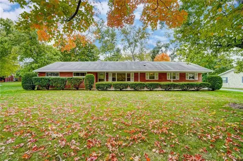 360 S Bridle Ln, West Carrollton, OH 45449