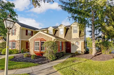 7802 Capitol Hill Ln, Dayton, OH 45459