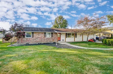 4632 W Wenger Rd, Clayton, OH 45315