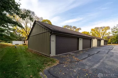 1459 Carriage Trace Blvd, Centerville, OH 45459 photo 4