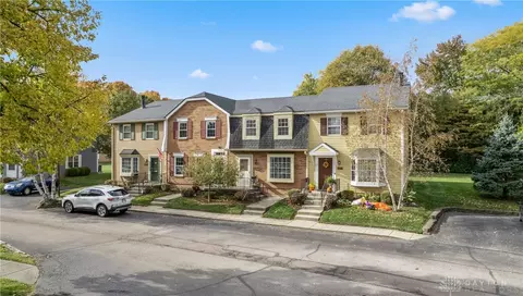 2610 S Kings Arms Cir, Centerville, OH 45440