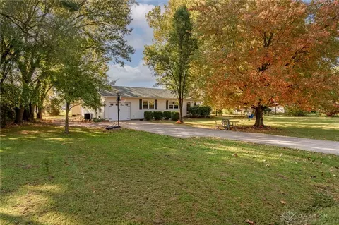 2817 W Jackson Rd, Springfield, OH 45502 photo 2