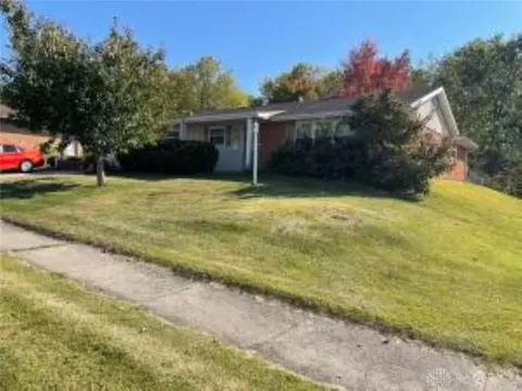 3155 Meadow Wood Dr, Springfield, OH 45505 photo 2