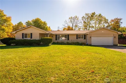 2550 Echo Valley Dr, Dayton, OH 45434