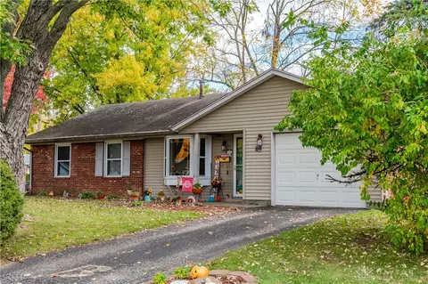 220 Whitehorn Dr, Vandalia, OH 45377