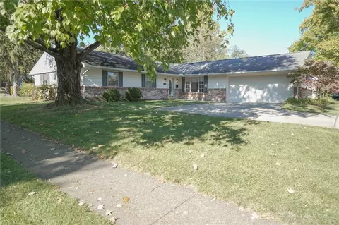 1059 Pepper Hill Dr, Dayton, OH 45429