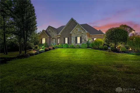 7963 Country Brook Ct, Springboro, OH 45066