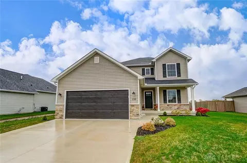 220 Fox Harbor Dr, Troy, OH 45373