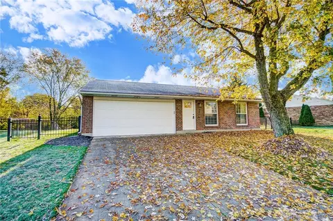 7716 Timbercrest Dr, Huber Heights, OH 45424