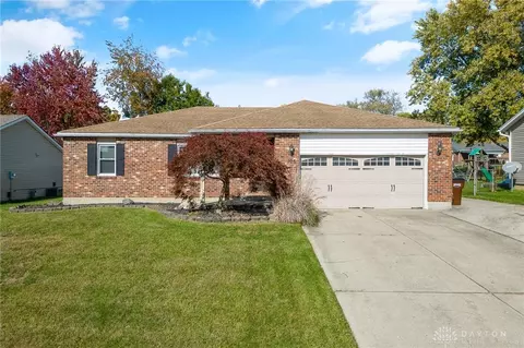 106 Elkins Ln, Springboro, OH 45066