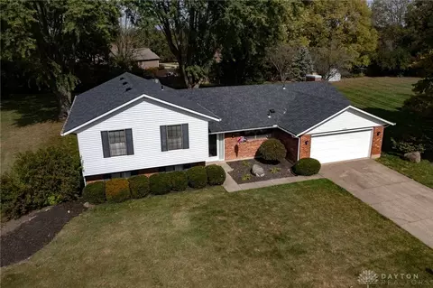 1049 Quail Run Dr, Dayton, OH 45458