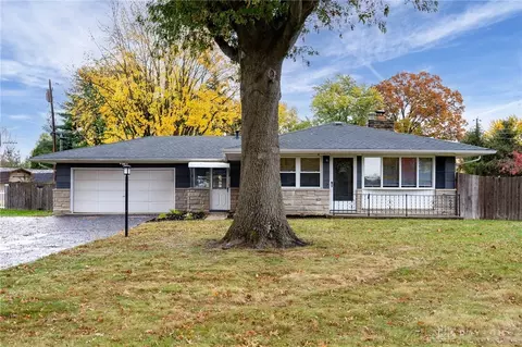 1054 Yellowstone Rd, Xenia, OH 45385