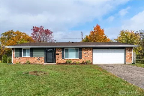 901 Davis Cir, Englewood, OH 45322