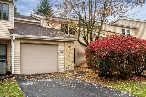 8050 Timberlodge Trl, Dayton, OH 45458