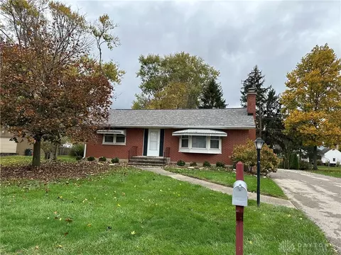 34 N Circle Dr, Germantown, OH 45327