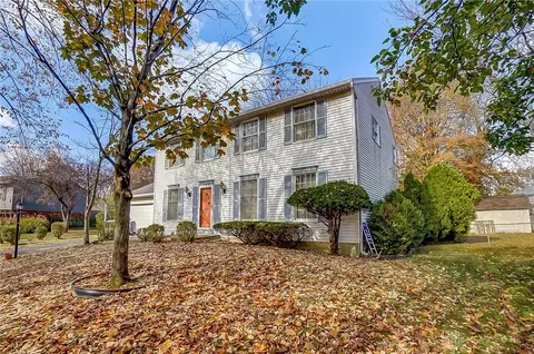 5835 Woodpine Ct, Dayton, OH 45424