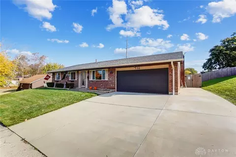 732 Golden Arrow Dr, Miamisburg, OH 45342