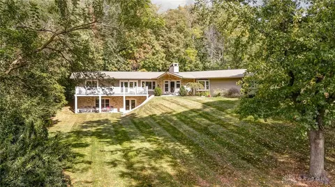 575 Sweetwood Ln, Oakwood, OH 45419